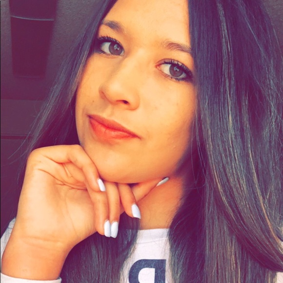 Meet your Posher, Alexus - Picture 1 of 1